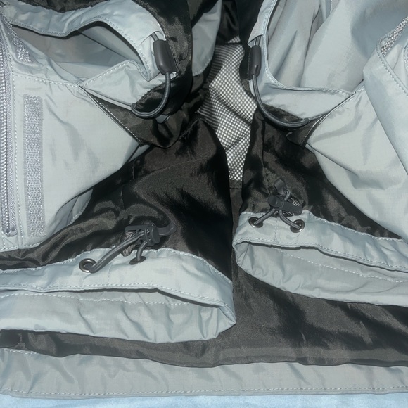 North Face wind breaker - Picture 3 of 4